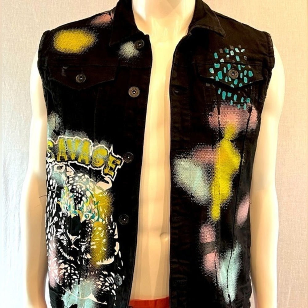 Black Pike men’s vest. Very cool designs all over.‎